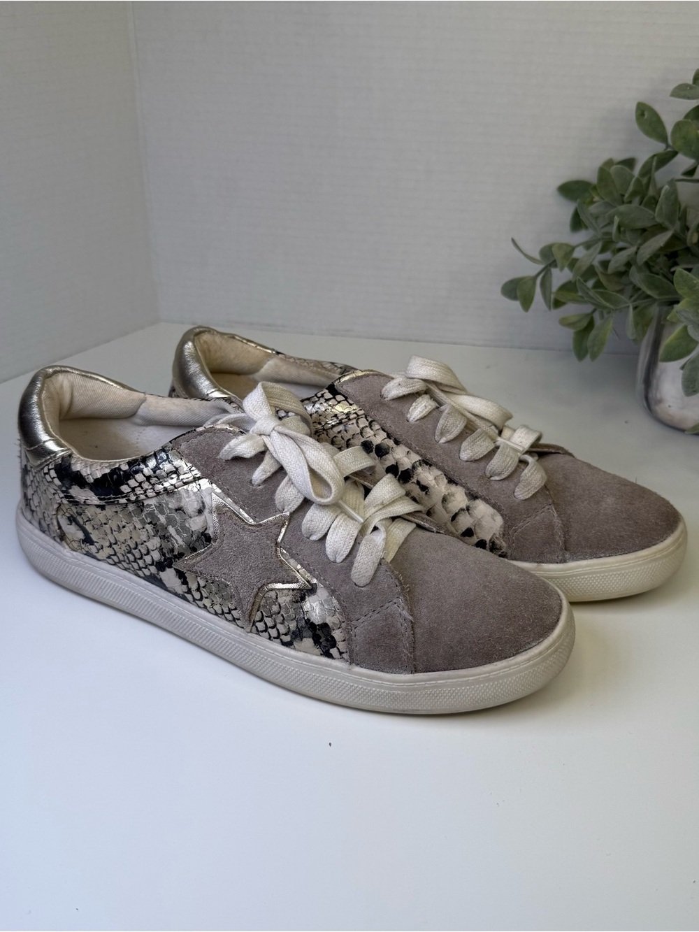 Steve Madden Amalfi Women's Metallic Python Snake Star Sneakers Women’s Size 8.5